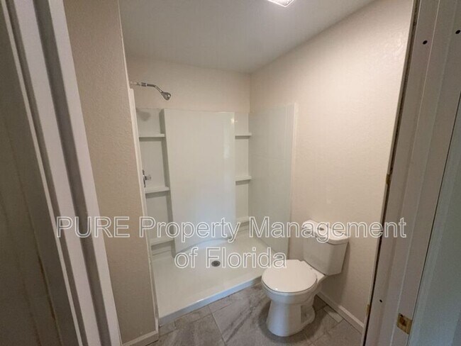 Building Photo - 11330 NE 66th Ln