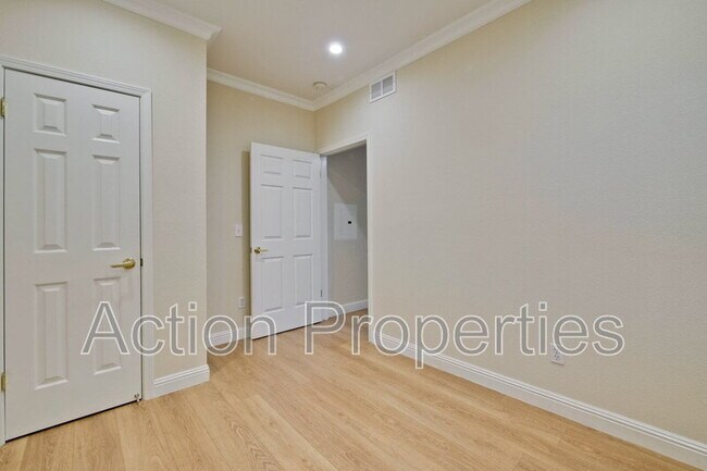 Building Photo - 2255 Showers Dr