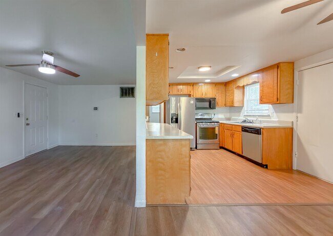 Building Photo - 1210 Carson Dr