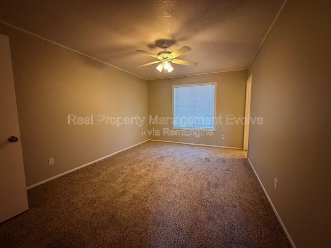 Building Photo - 2401 W Fremont Dr