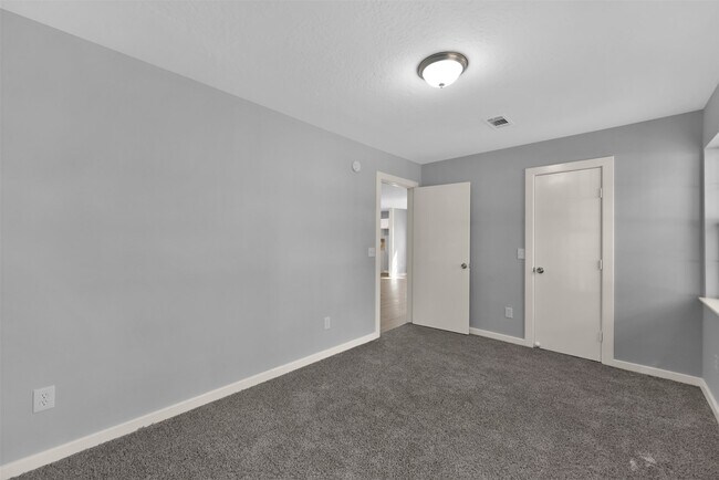 Building Photo - 15876 Pecan Dr