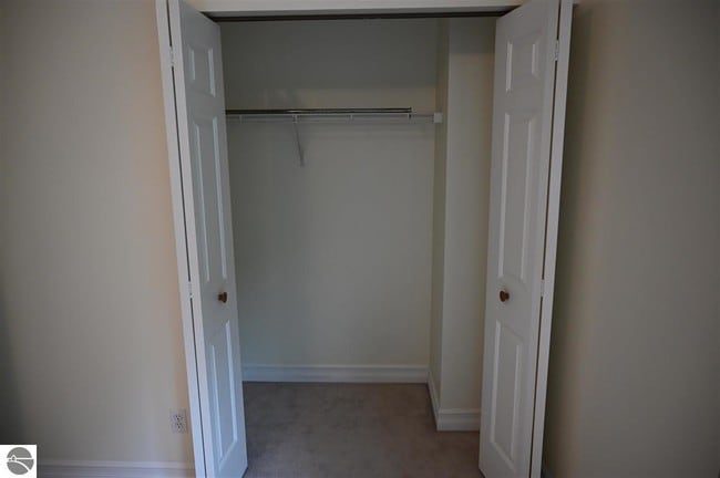 Building Photo - 713 Lake Ave