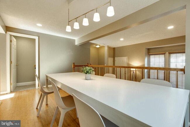 Building Photo - 3400 Oak W Dr