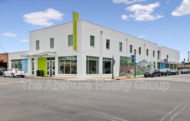 Building Photo - 145 S Main St