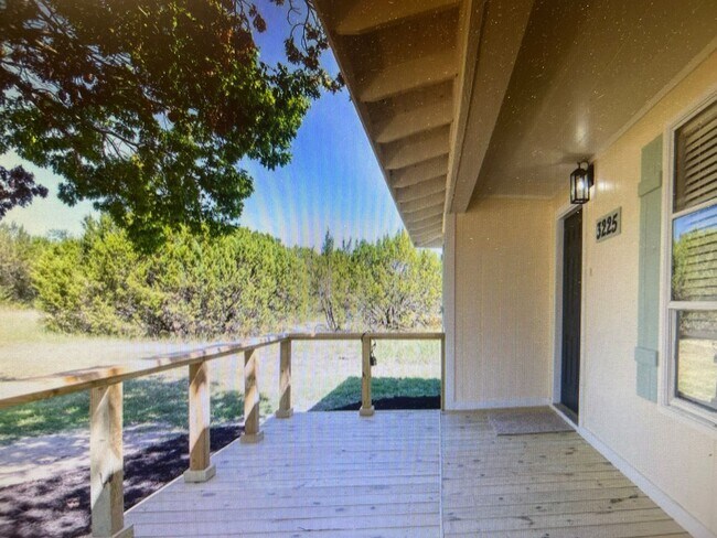 Building Photo - Beautiful home just minutes from the Brazos river Granbury