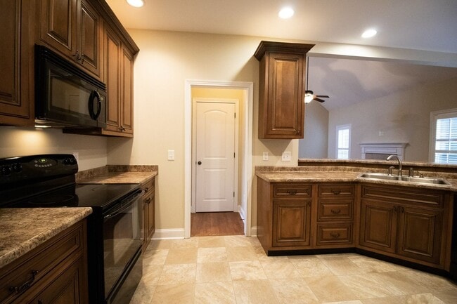 Building Photo - 1343 Ambleside Dr