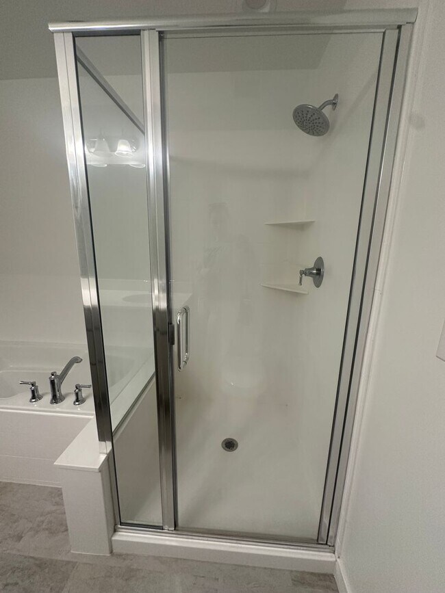 Building Photo - GET $1000 OFF THE FIRST MONTHS RENT!!!