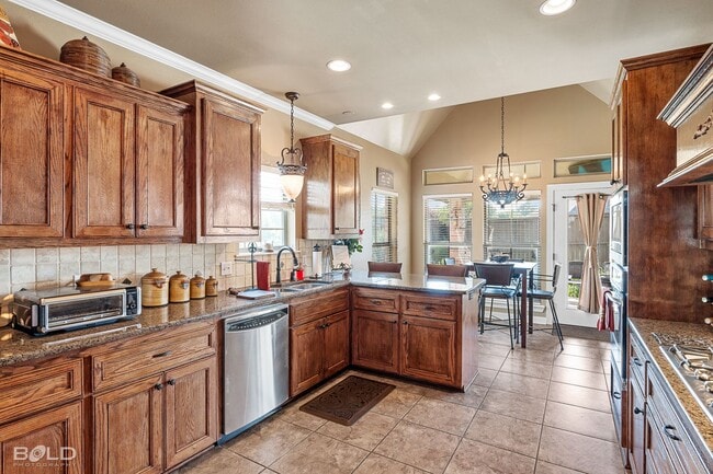 Building Photo - PRIVATE OASIS IN GATED COMMUNITY