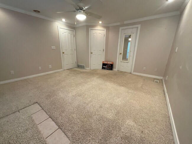 Building Photo - 5859 S