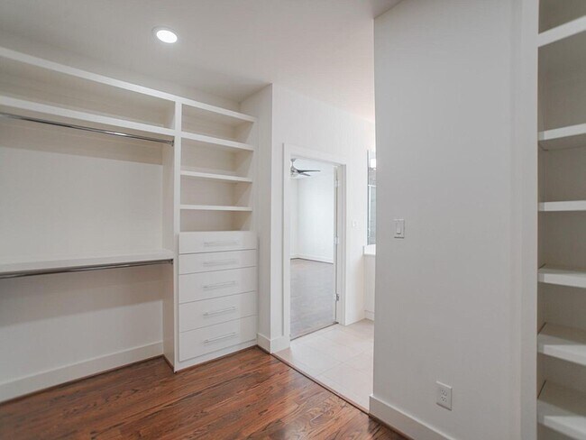 Building Photo - 2004 Rosedale St