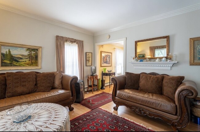 Building Photo - 24 Jane St