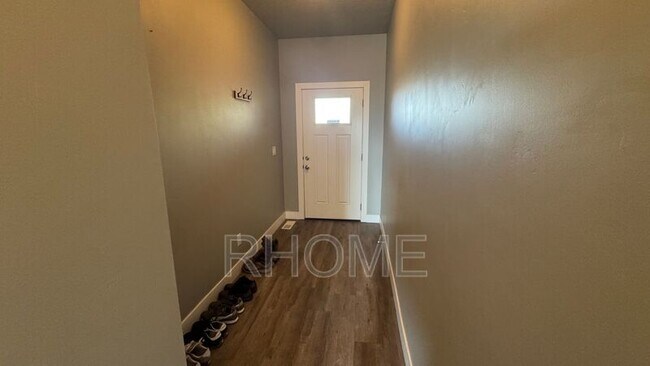 Building Photo - 8044 N Clydesdale Dr