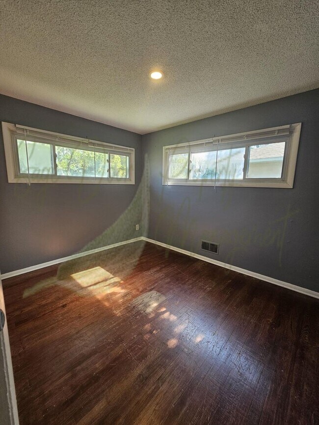 Building Photo - RANCH STYLE HOME!!!