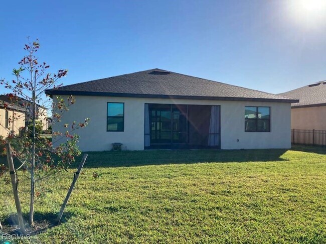 Building Photo - 3261 Altimira Dr