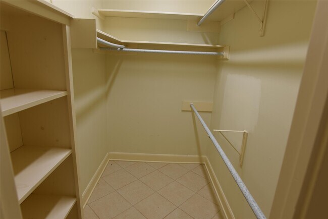 Building Photo - 1807 Brookchester Dr