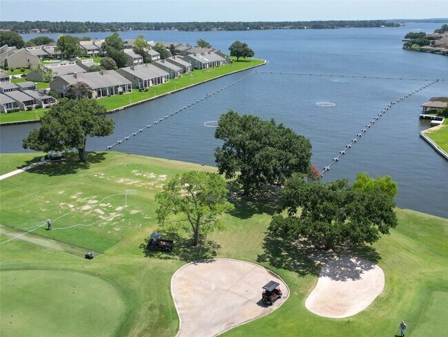 Building Photo - 3 April Point Dr S