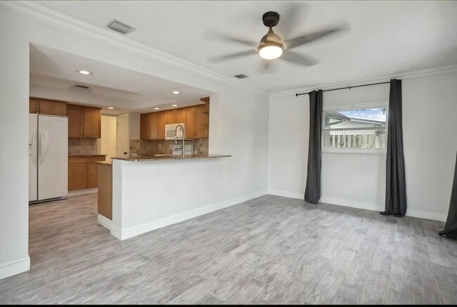 Building Photo - 603 SE 7th Ave