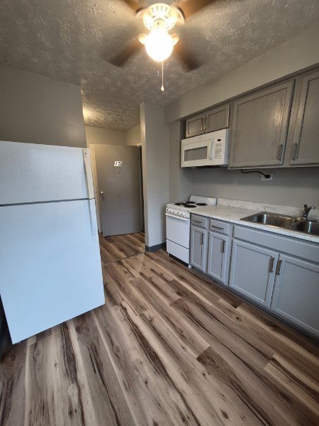 Building Photo - 6 Bradley Ave