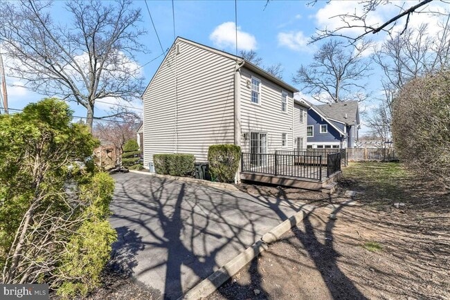 Building Photo - 317 N Olive St