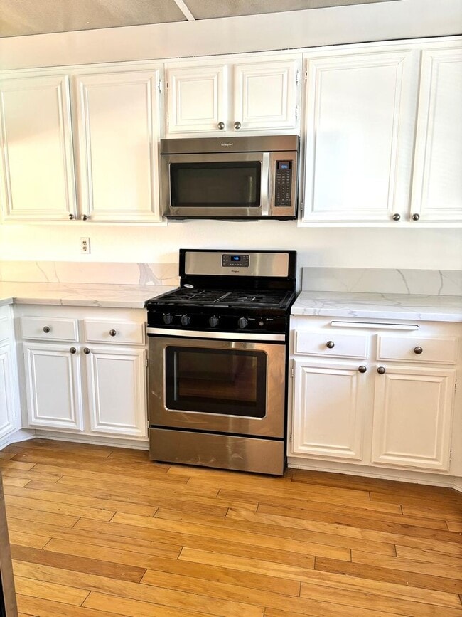 Building Photo - Available Now is a Condo style Townhouse i...