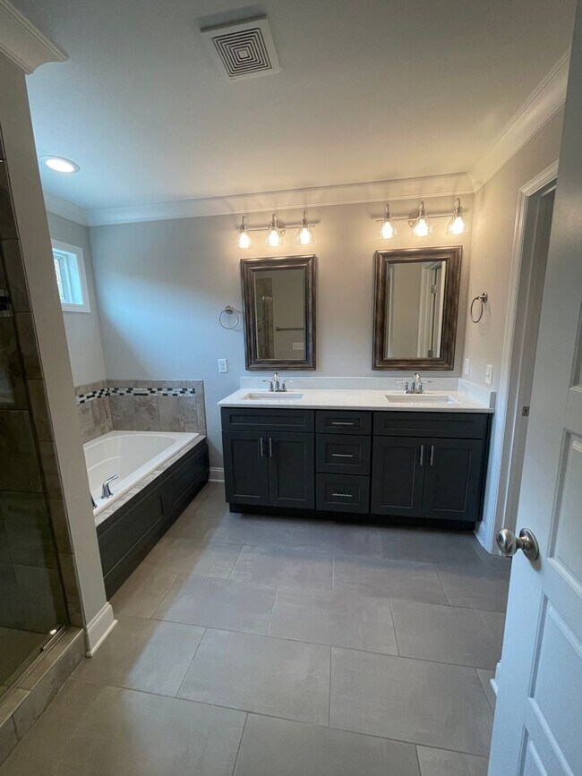 Building Photo - 4 Bedroom + Finished Basement for Rent in Ooltewah