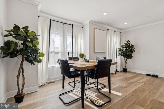 Building Photo - 10939 Drummond Pl