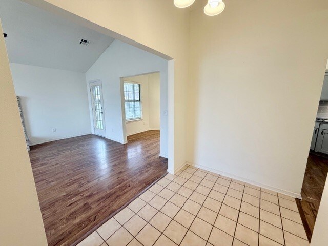 Building Photo - 570 Terry Ave