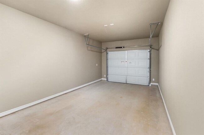 Building Photo - 408 W Avenue C