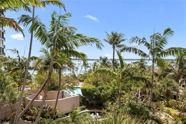 Building Photo - 520 Brickell Key Dr