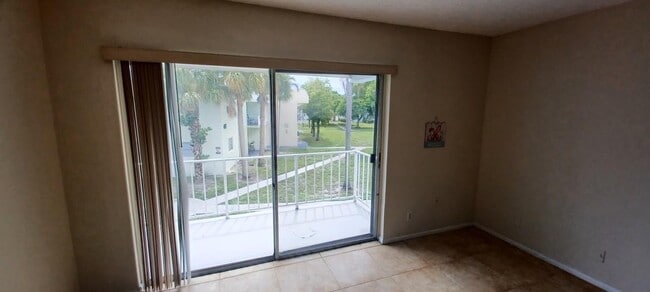 Building Photo - 409 Executive Center Dr