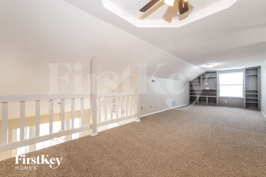 Building Photo - 1008 Sennybridge Dr