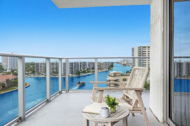 Building Photo - 4010 S Ocean Dr