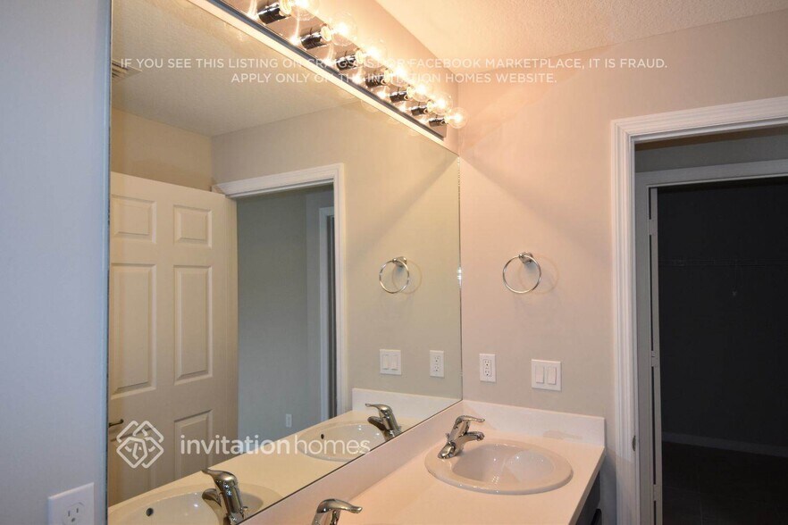 Building Photo - 1725 SW Monterrey Ln