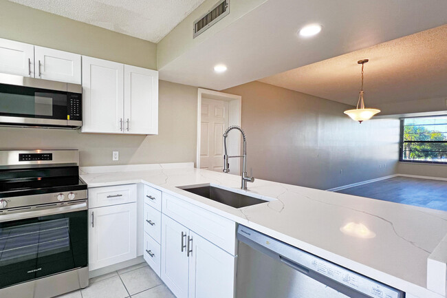 Building Photo - 3650 Whitehall Dr