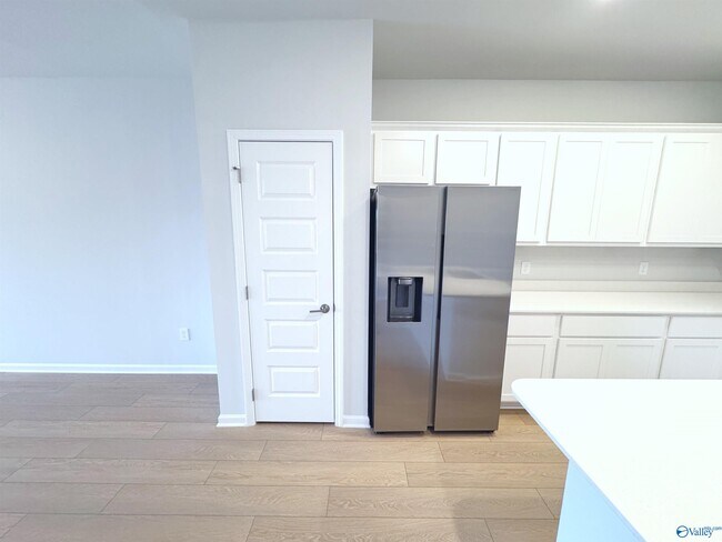 Building Photo - 161 Little Britain St