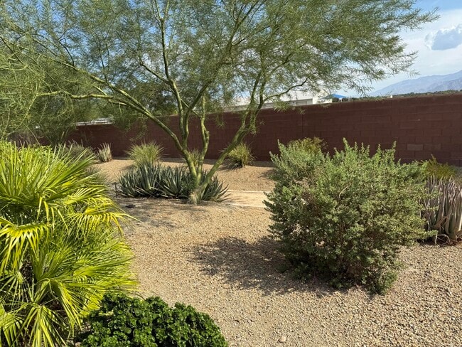 Building Photo - 82721 Rosewood Dr