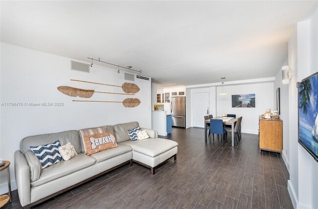 Building Photo - 4301 Collins Ave