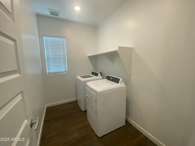 Building Photo - 4077 S Sabrina Dr