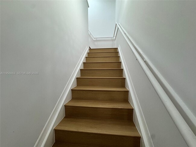 Building Photo - 2404 Belmont Ln