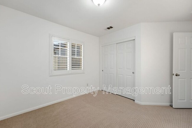 Building Photo - 40026 Somerville Ln