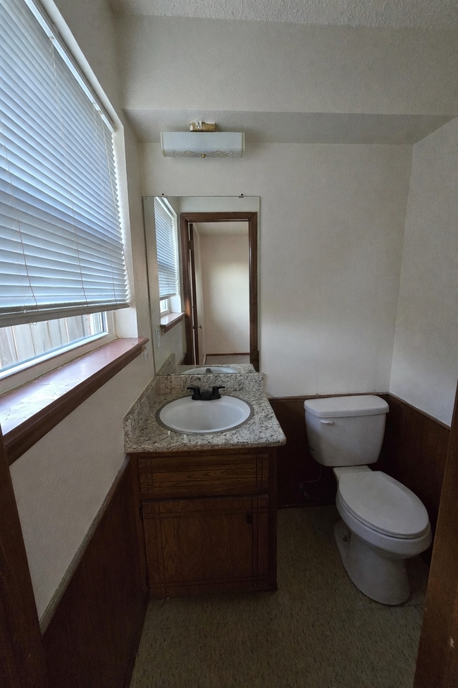 Building Photo - 700 Claremont Dr