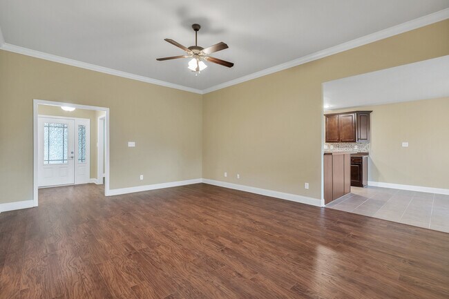 Building Photo - 128 Willow Tree Dr