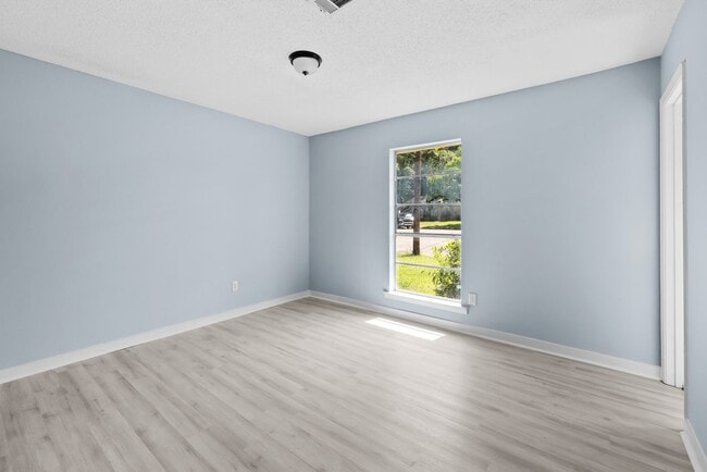 Building Photo - Charming 3 Bedroom, 2 Bathroom house