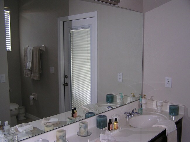 Building Photo - 420 Holly Fern Terrace