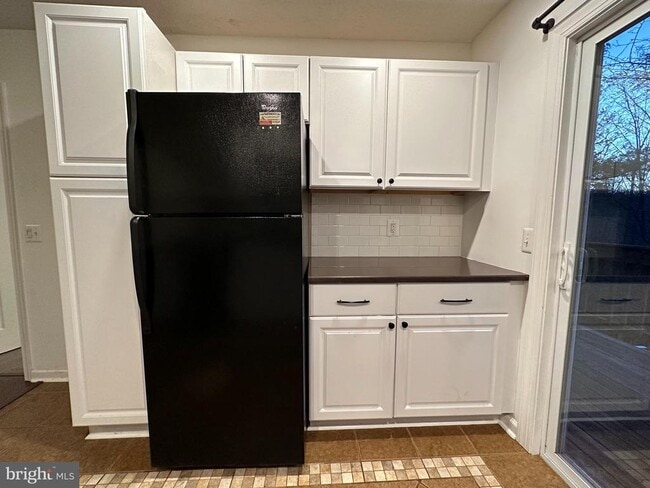 Building Photo - 502 Greenhill Ct