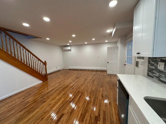 Building Photo - 3 bedroom in Brooklyn NY 11231