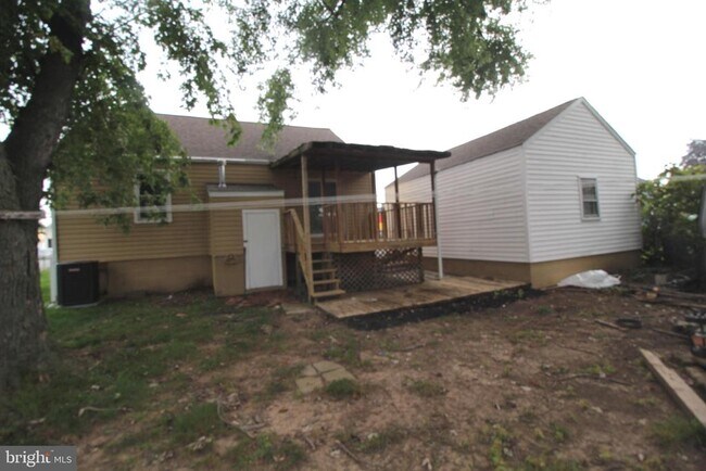 Building Photo - 548 S Marlyn Ave