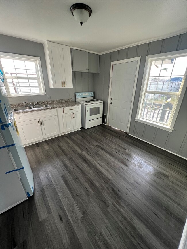 Building Photo - 3318 Topping St