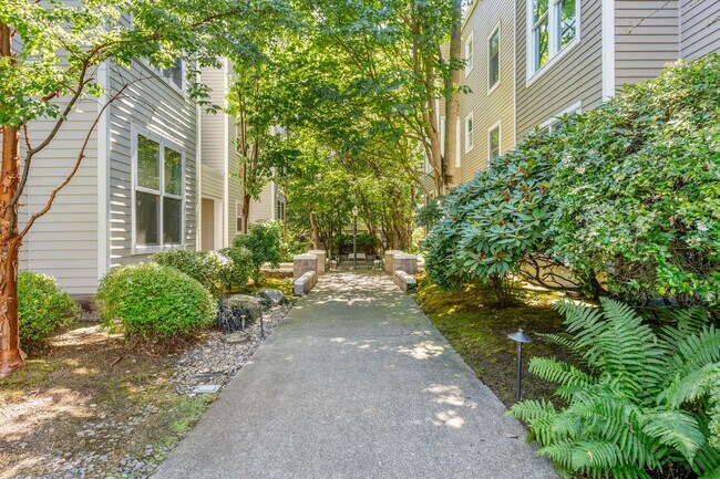 Building Photo - Riverplace Condominiums - 1 bed/1 bath corner unit w/parking/storage/balcony/fireplace