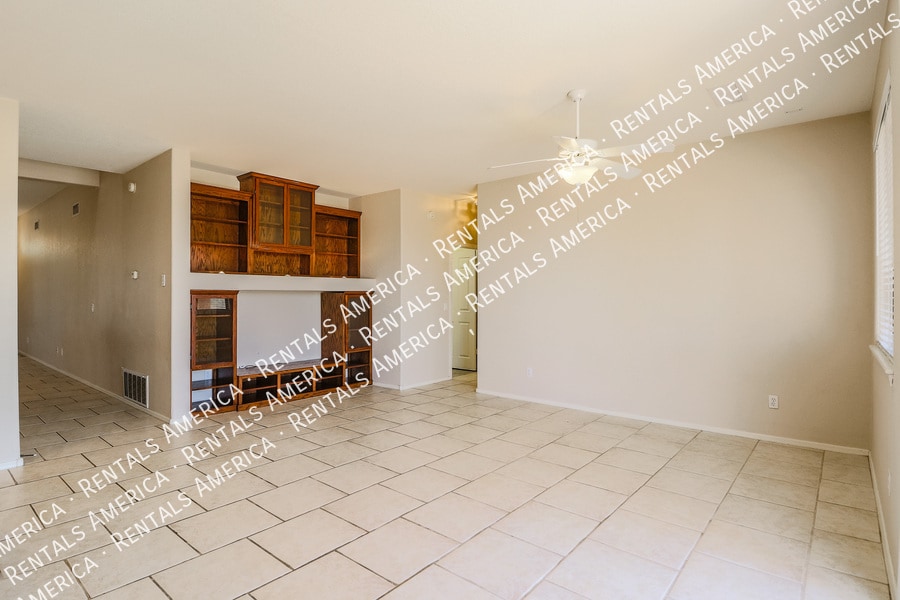 Building Photo - 17547 W Coyote Trail Dr